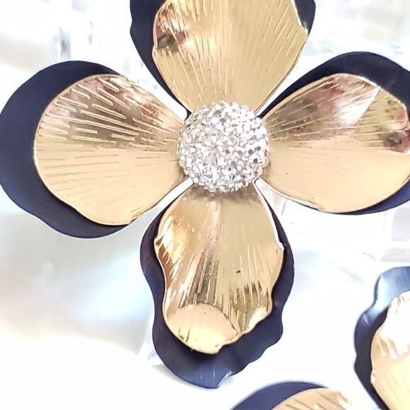 New! Zara Floral Post Back Earrings - Picture 7 of 11